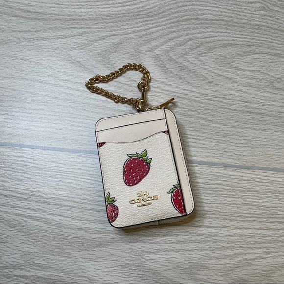 Coach CAR32 Zip Card Case Wallet Strawberry Print Chalk Coated Canvas - Picture 2 of 8